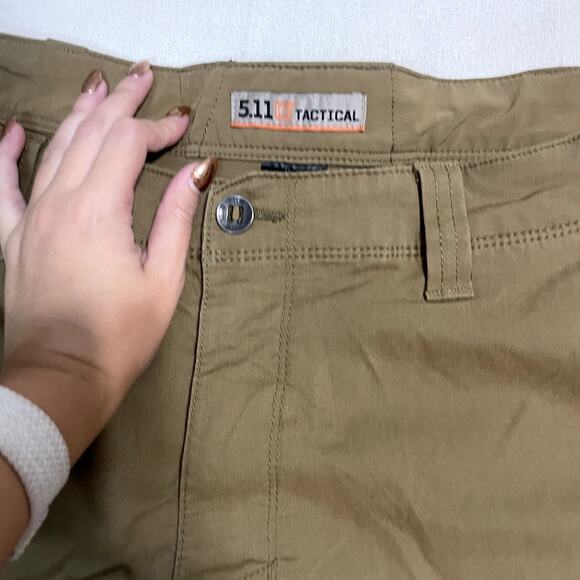 5.11 Tactical Men's Brown Cargo Shorts -‎ Size 40 - Picture 5 of 8
